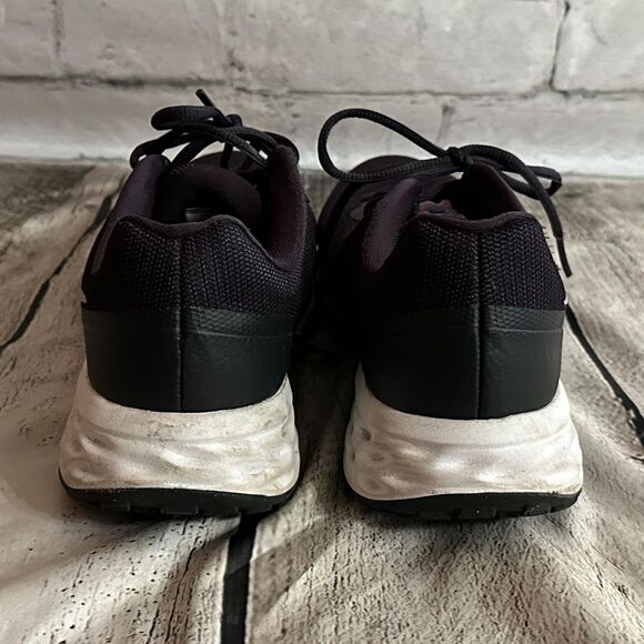 Nike Women's Revolution 6 Purple Running Shoes, Size 8.5 - Picture 3 of 7